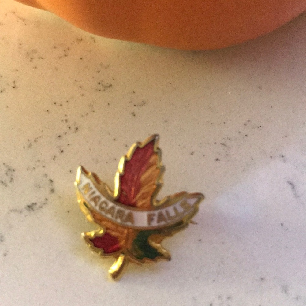 Niagara Falls pin